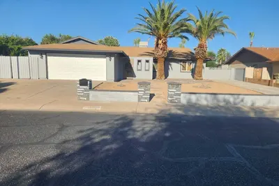 Image de Horizon Haus is a luxury 3-bedroom, 2-bath retreat in Phoenix and private pool