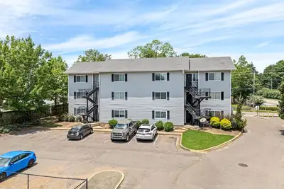 Image de New! Charming 2-bedroom apartment in Auburn close to Campus!