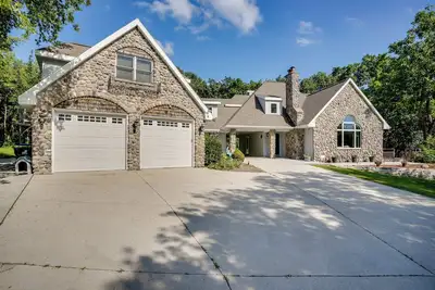 Image de Spacious Family Villa w/ Decks in Chilton!