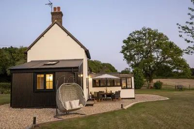 Image de Historic Farmhouse Retreat |South Downs |Sleeps 8