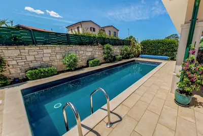 Image de Belle maison à Buje avec sauna