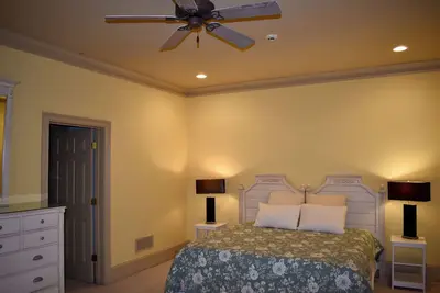 Image de Luxury In-Law Suite at Stunning Executive Home Newnan- Private Entrance