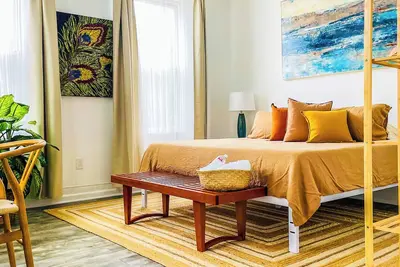 Image de The Alley at Bates - Captivating Bohemian Apartment