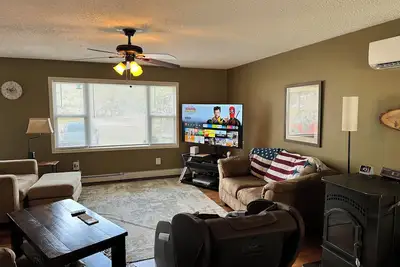 Image de Charming 3-bedroom cabin minutes walking distance from the AuSable River.