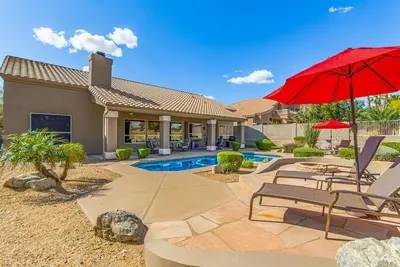 Image de Elevated Living: Modern Elegance Meets Desert Tranquility