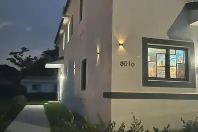 Image de 3br, 3 Bath house New Jacuzzi. Sleeps 11