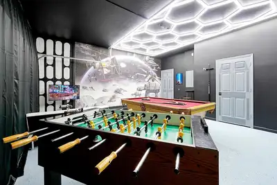 Image de Near Disney! Free Heated Saltwater Pool & Spa, Bbq, Star Wars Game Room Ps5