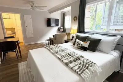 Image de Cozy Walkable Belhaven Studio