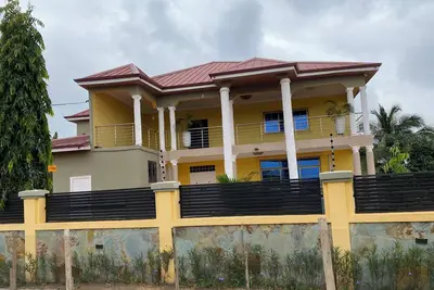 Image de Spacious 7-bedroom house with WiFi and Ac in Dawhenya