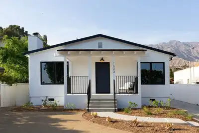 Image de Charming newly renovated 3-bedroom house with WiFi and Ac near Pasadena