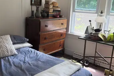 Image de Charming 2-bedroom cottage with WiFi, Ac in enjoyable Hampton Bays\nWaterview