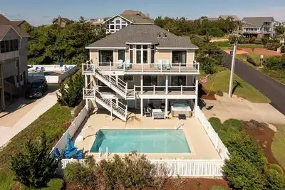 Image de Here & Now - Beautifully Remodeled 5 Br Semi-Oceanfront Home w/Pool
