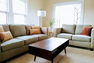 Image de Sunny House- 2 Br. Cottage in tranquil Pendleton