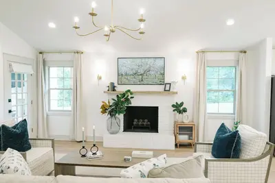 Image de 4-bedroom, 3-bath, spacious, renovated home in charming Oxford