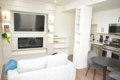 Image de Elegant 2 beds guest suite - Close to West Edmonton Mall