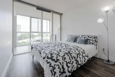 Image de Top Luxury ~ Condo ~ Mississauga ~ Pool ~ Gym