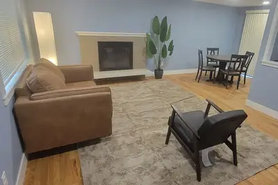 Image de Rest and Relax in our Charming, Budget-friendly 4-bedroom house!