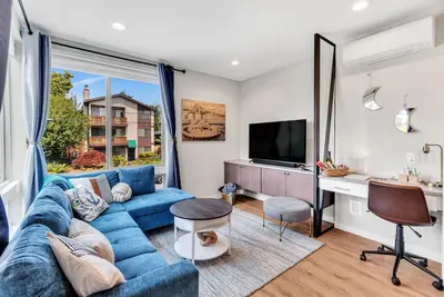 Image de Bright Ballard Townhouse • 2 Bed 2 Bath Comfort