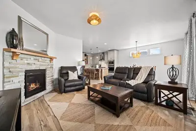 Image de New! Relax, Play & Stay! Contemporary Fam Friendly Home with Firepit & Community Perks!