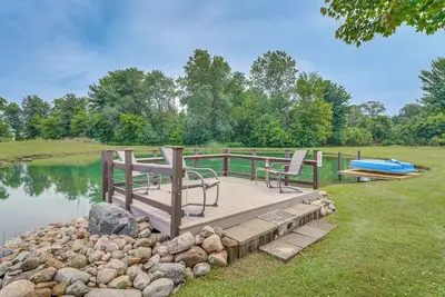 Image de 1 Block to Lake Huron: Pet-Friendly Apt w/ Kayaks