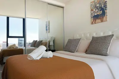 Image de Prime Location! 2br2ba Apt w/Skyline Views&Parking