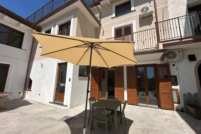 Image de Résidence entière avec 3 appartements, vue sur la montagne, Wi-Fi et climatisation