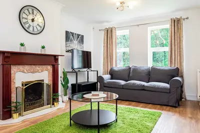 Image de Contemporary 4br Home | City Centre Access