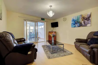 Image de Conservatory & Garden Retreat in Hampton Hargate