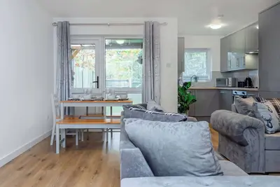 Image de Spacious 4 Bedroom Home with Parking Near Heathrow