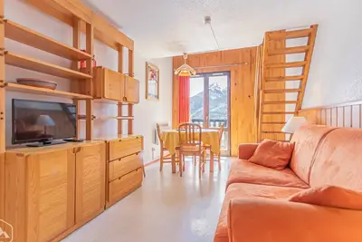 Image de Appartement vintage-chic près des pistes avec parking et vue