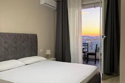 Image de Charming 2-bedroom apartment with skyline views WiFi and Ac in Durrës