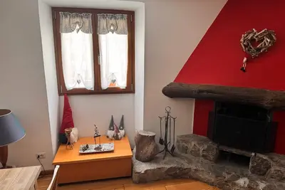 Image de The House of the Red Fireplace