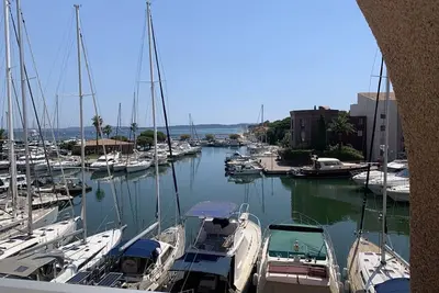 Image de Hyères: Appartement Climatisé avec Parking, Loggia Meublée