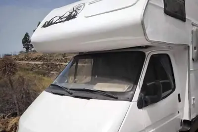 Image de autocaravana vacacional Ford