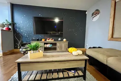 Image de Charming, Private, 3br, 1Bath Main Floor Close to all action Stadiums & Sports