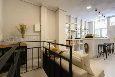 Image de Loft créatif avec bar et style unique | proche M30