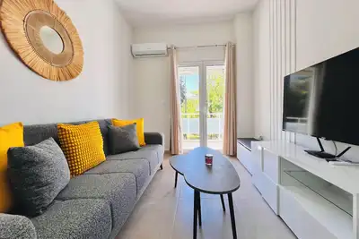 Image de Downtown Bliss – Piraeus Street by ΜΡS