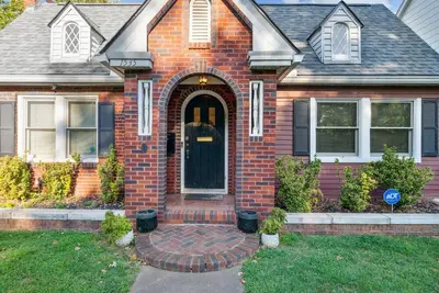 Image de 3 bed, office, hot tub, 2 min to Cherry St