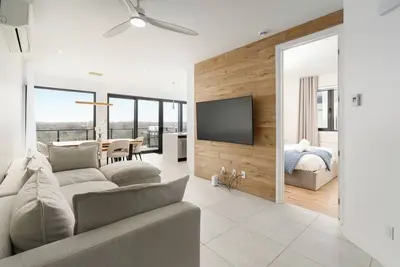 Image de Dream Home Retreat - Condo in Laval with Spa