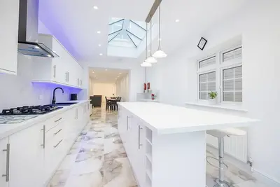 Image de Broadlands Road 3-Bed Home