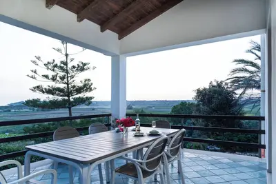 Image de The House of Bilici Charming house surrounded by greenery near golden beaches.