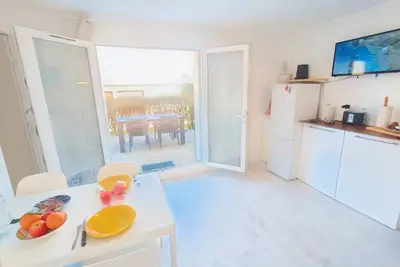 Image de Petite cour privée - à 1minute à pied de la plage