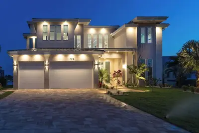 Image de Villa Transformer - Six Chambres Villa, Couchages 12