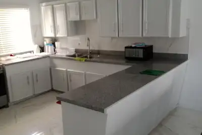 Image de \nCharming unit 1 --- 2 bedroom apartment with Ac