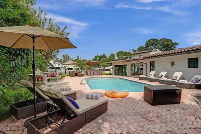 Image de New! Villa Riverland with Heated Pool on the Water