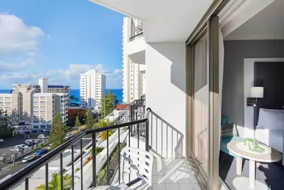 Image de Sunny studio gem 150m to the beach