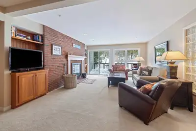 Ski-In/Out at Okemo | 3br Ledgewood w/ Fireplace