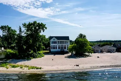 Image de Beachfront Home Lake Ontario