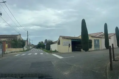 Image de A 2 pas du centre-ville avec accès rapide au village des antiquaires