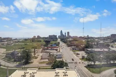 Image de Garage Parking for 2, Pull Out Bed, Rooftop Access